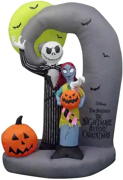 7-Foot Animated Jack Skellington and Sally Lawn Display – Halloween-Themed Yard Scene