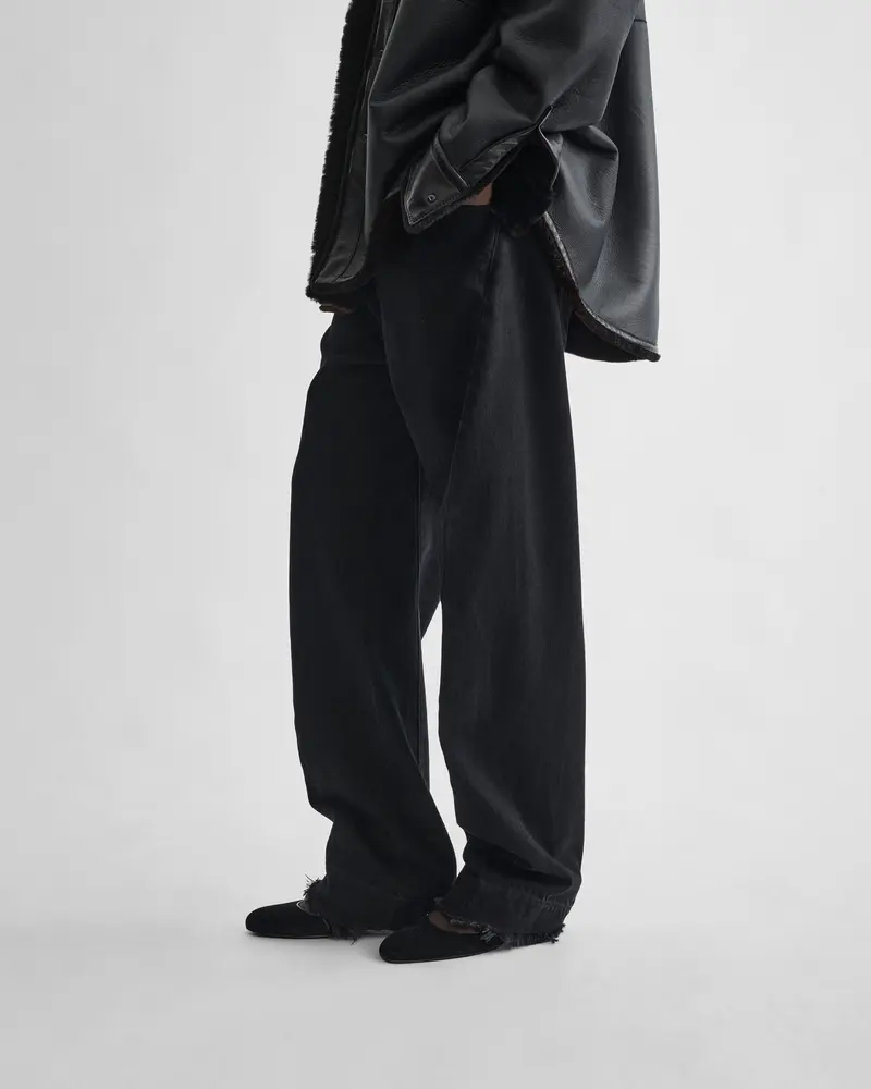 Arch Black Organic Denim Jeans With Curved Leg Design