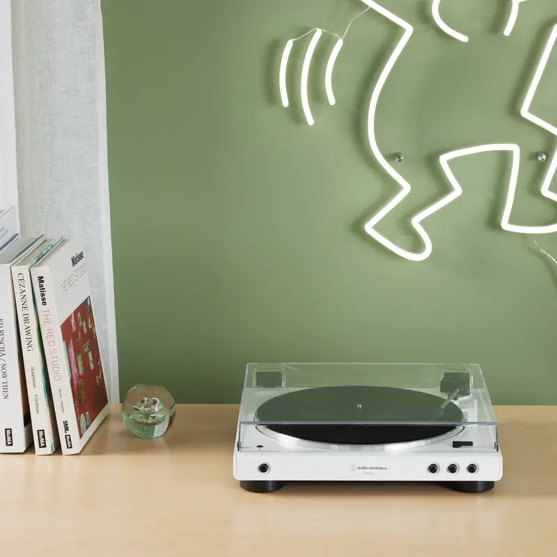 Audio-Technica AT-LP60XBT-WW Bluetooth Turntable – Fully Automatic with Built-in Phono Preamp