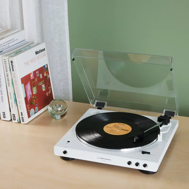 Audio-Technica AT-LP60XBT-WW Bluetooth Turntable – Fully Automatic with Built-in Phono Preamp