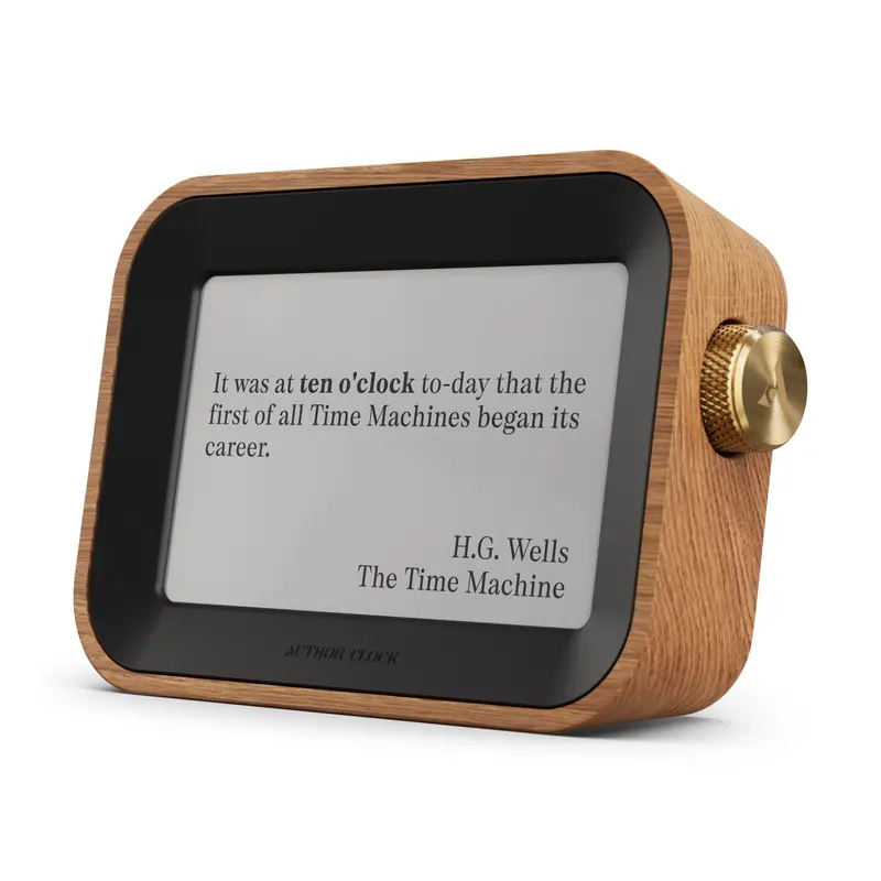 Author-Themed Minimalist Desk Clock – Compact Analog Timepiece
