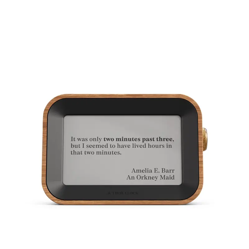 Author-Themed Minimalist Desk Clock – Compact Analog Timepiece