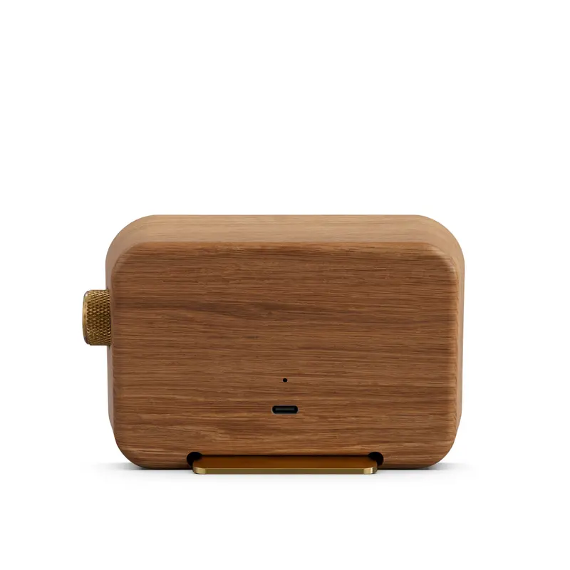 Author-Themed Minimalist Desk Clock – Compact Analog Timepiece