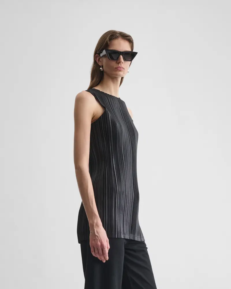 Black Laminated Polyester Razor-Pleat Tank Top