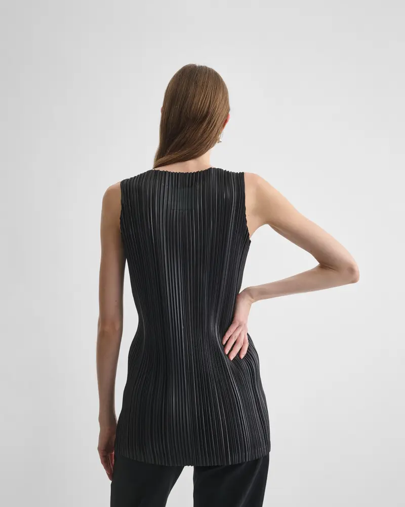 Black Laminated Polyester Razor-Pleat Tank Top