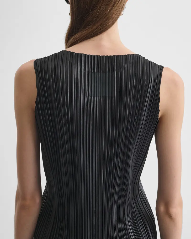 Black Laminated Polyester Razor-Pleat Tank Top