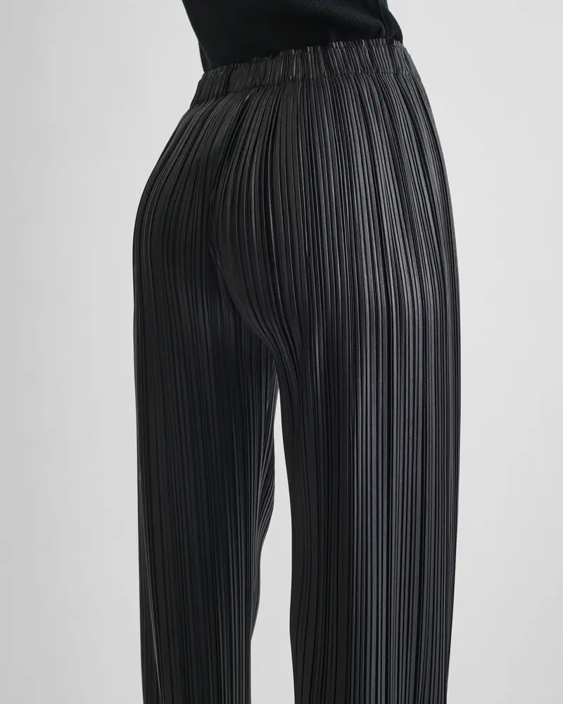 Black Polyester Razor Pleat Flared Trousers With Elastic Waist