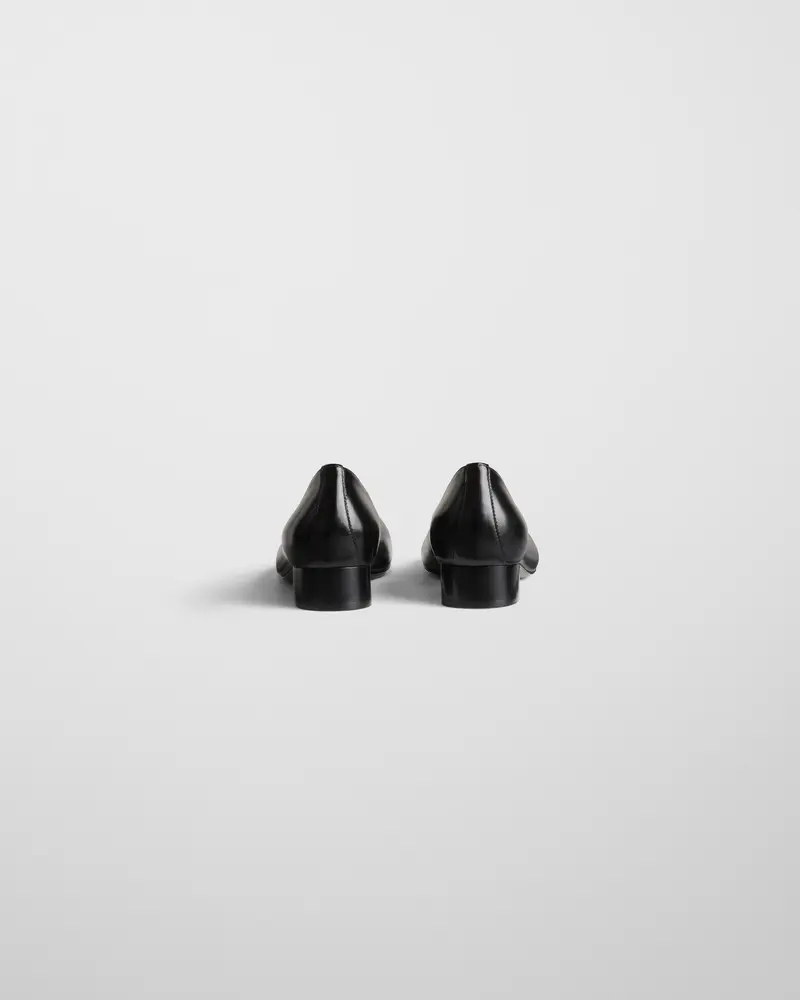 Black Shiny Leather Club Slipper With Stitched Detailing