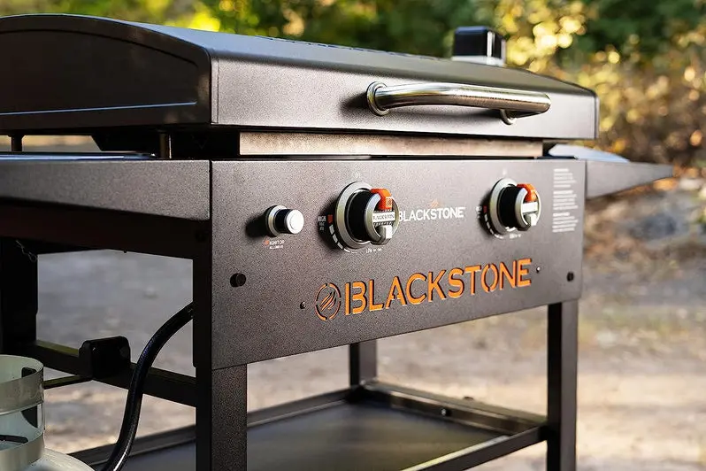 Blackstone 1883 Flat Top Griddle – 28" Heavy-Duty Propane Grill with Hood and Expandable Side Shelves