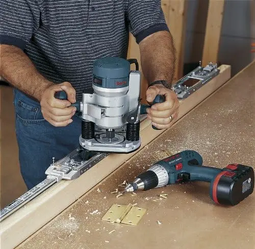 BOSCH 1617EVSPK Dual-Base Router Combo Kit – 12-Amp, 2.25 HP Variable-Speed Plunge and Fixed Base Wood Router