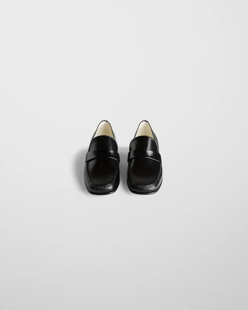 Hand-Stitched Classic Loafer In Black Leather 2