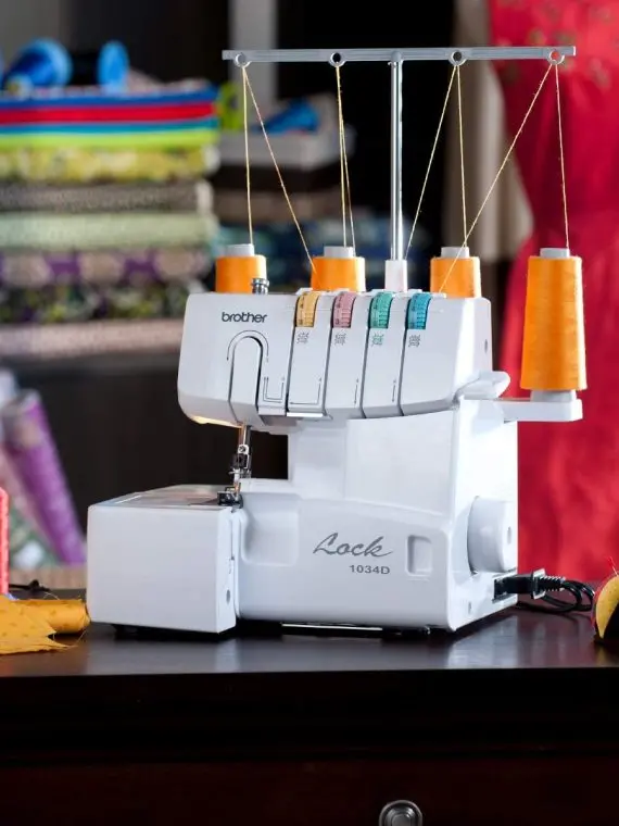 Heavy-Duty 1300 SPM Metal-Frame Serger – Overlock Machine with Trim Catcher and 3 Specialty Feet