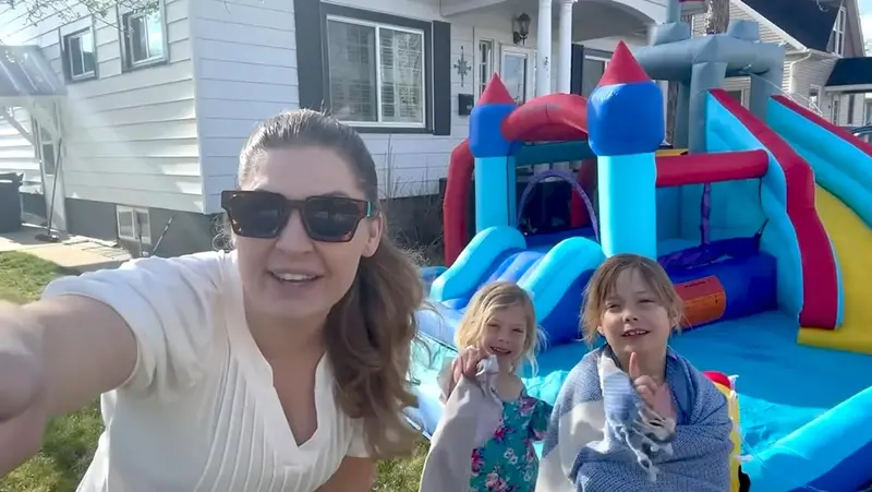 Inflatable Backyard Water Play Center – 8-in-1 Kids’ Splash Park Featuring Slide, Bouncer, Pool & More
