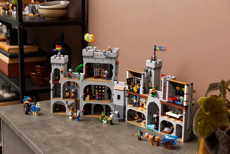 Lion Knights Fantasy Castle Building Set – Modular Playset for Creative Kids