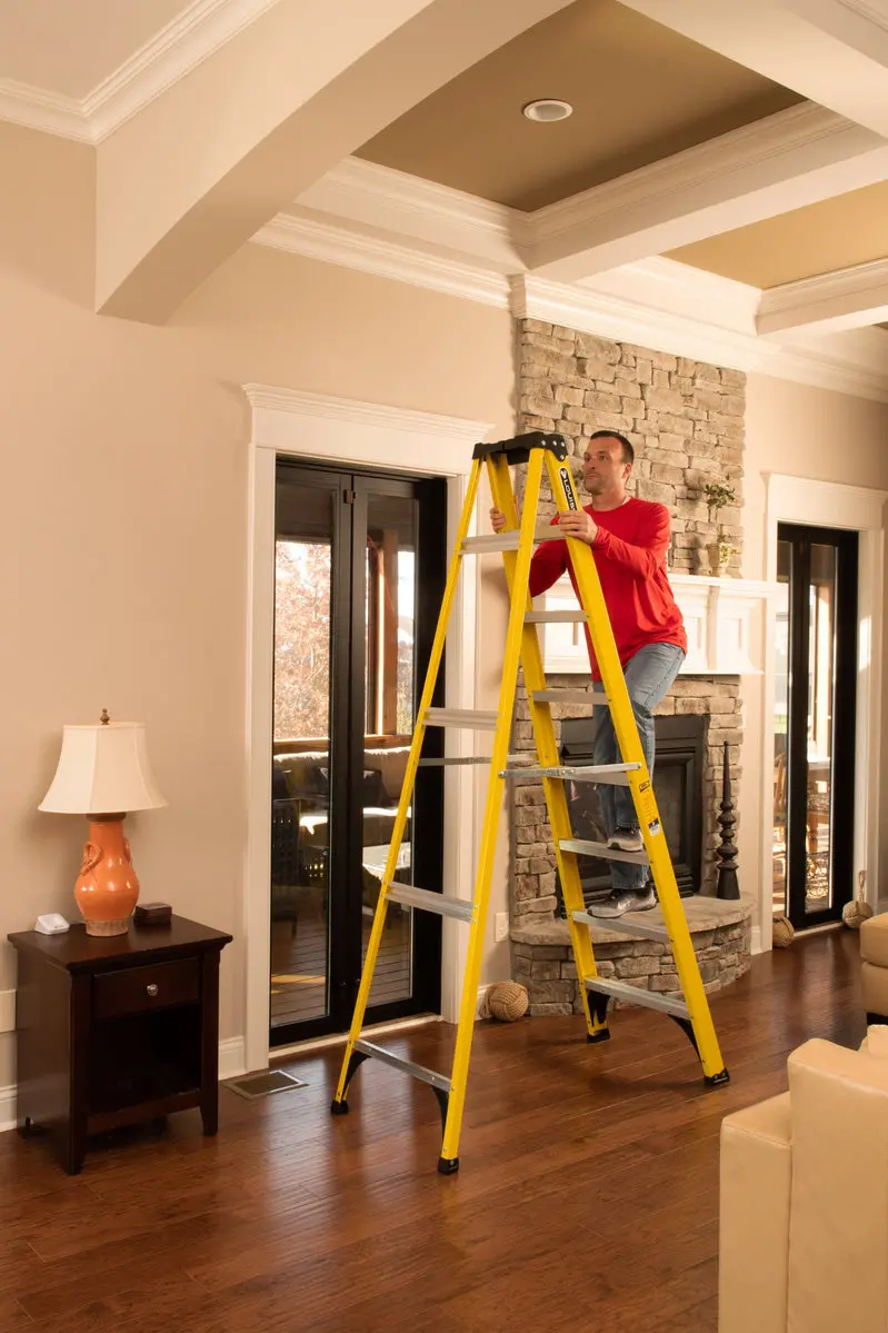 Louisville Fiberglass Step Ladder – 8 ft Tall, 250 lb Weight Capacity (Model W-3118-08)