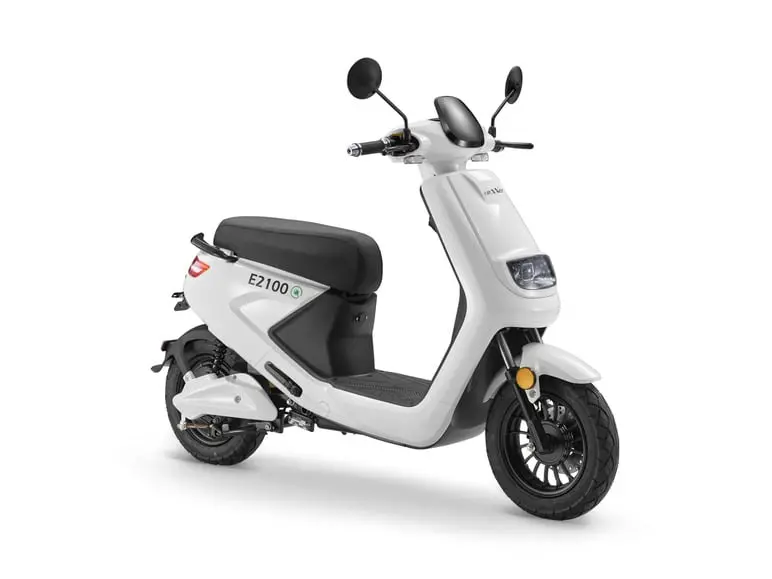 Luxxon E2100 High-Performance Electric Scooter – 2000W Motor, 45 km/h Top Speed, 71 km Range