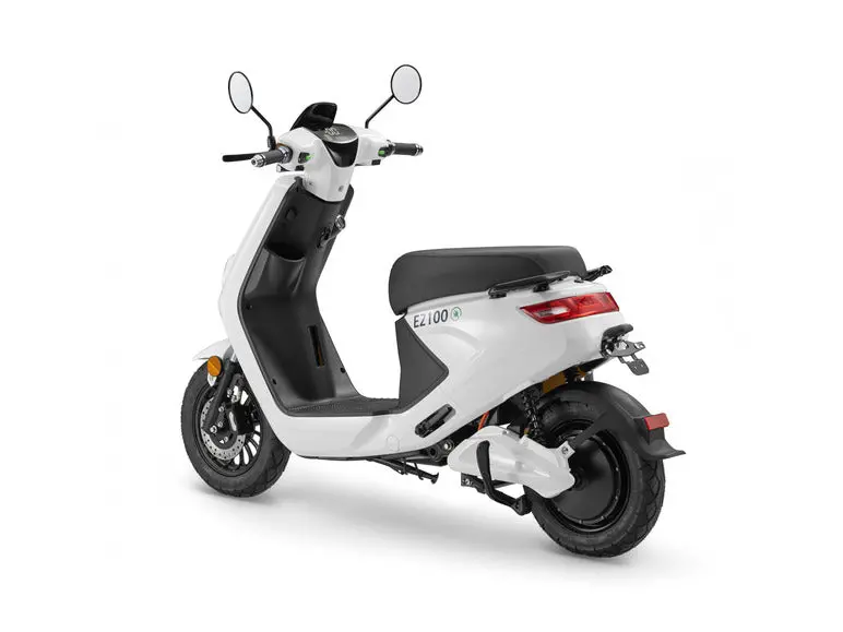 Luxxon E2100 High-Performance Electric Scooter – 2000W Motor, 45 km/h Top Speed, 71 km Range