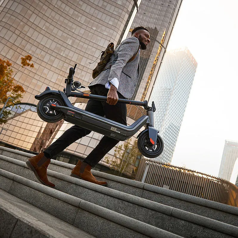 NIU KQi3 Pro Compact E-Scooter – 31-Mile Battery Range, 20 MPH Top Speed, Lightweight Aluminum Foldable Frame