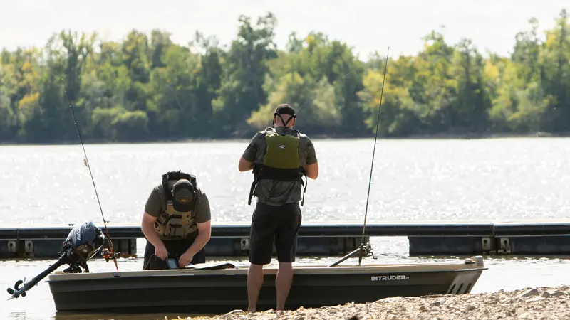 Pelican Intruder 12-Foot Lightweight Aluminum Jon Boat – Designed for Fishing and Hunting Adventures