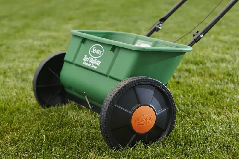 Scotts Classic Drop Spreader – Heavy-Duty Steel Build, Precision Calibration Dial