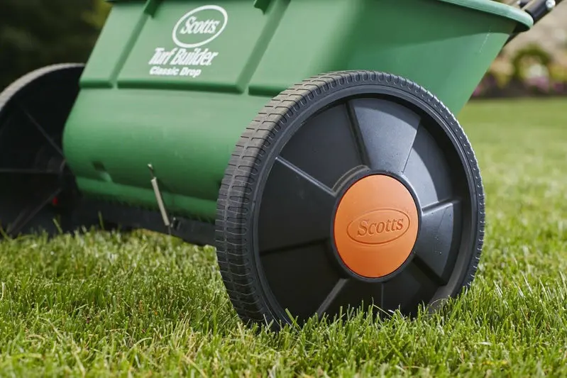 Scotts Classic Drop Spreader – Heavy-Duty Steel Build, Precision Calibration Dial