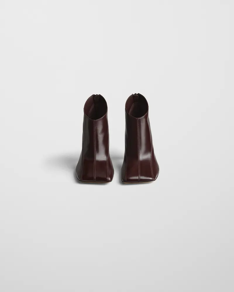 Tilted-Toe Oxblood Ankle Boot With Back Zip 2