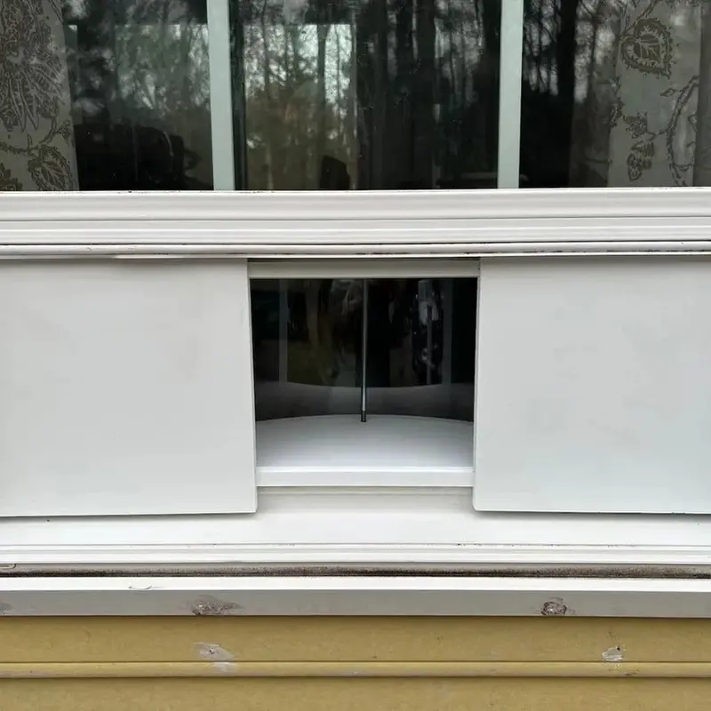 Transparent Acrylic Window-Mounted Bird Feeder: Suction-Cup Attached Indoor Viewing Feeder